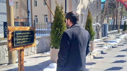 Erzincan’ın Şemsiyeli Sokağı manilerle renklendi