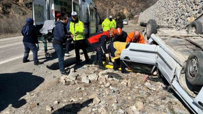 Gümüşhane’de otomobil ters döndü: 2 yaralı