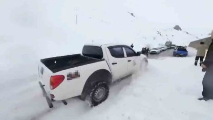 Trabzon-Bayburt karayolundaki çığa ilk müdahale off-road araçlarıyla yapıldı