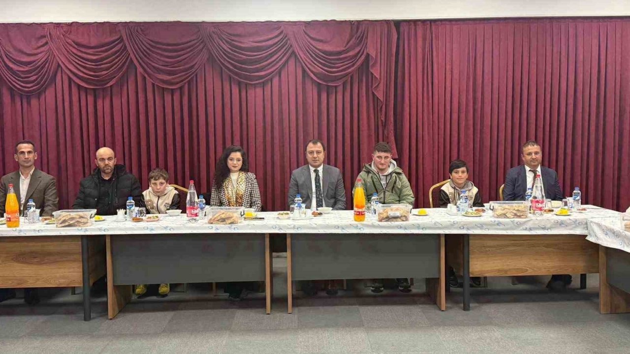 Aydıntepe Kaymakamı iftar sofrasında çocuklarla buluştu
