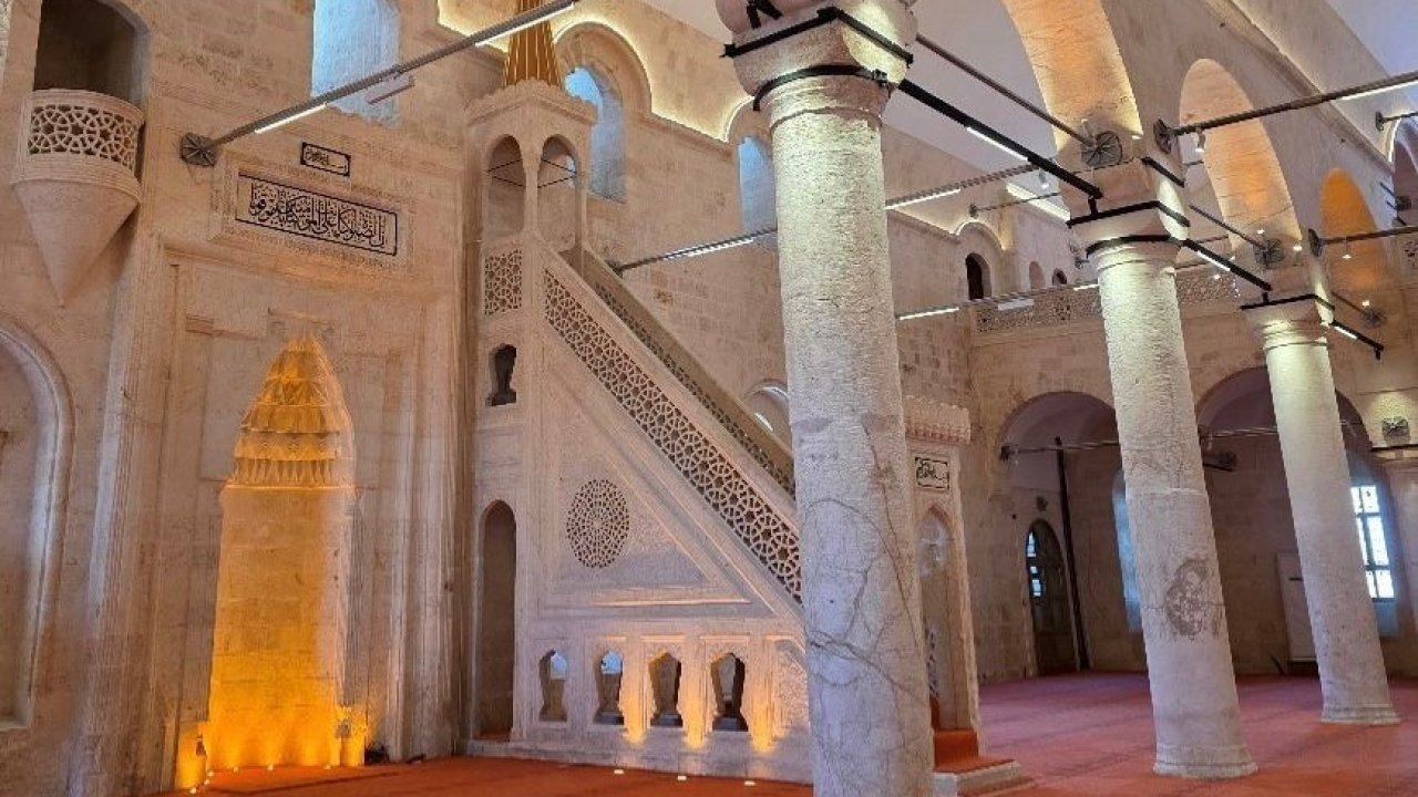 Bakan Ersoy: "Üç tarihi cami yeniden ibadete açılıyor"