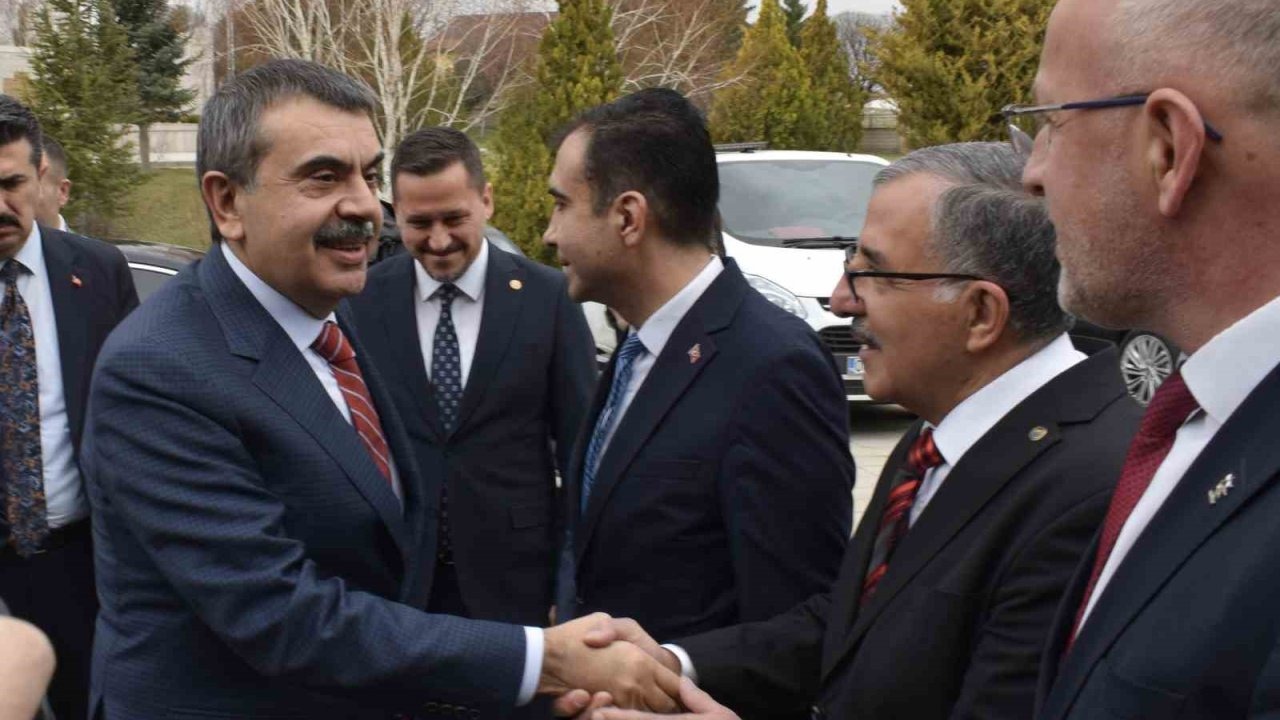 Bakan Tekin: "Eğitim çalışanlarına yönelik şiddetin azaltılması için çaba gösteriyoruz"