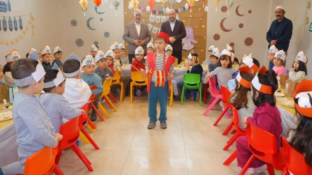 Çocuk iftarında ramazan sevinci...