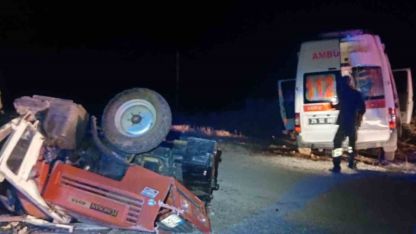 Ambulans traktöre arkadan çarptı: 4 yaralı