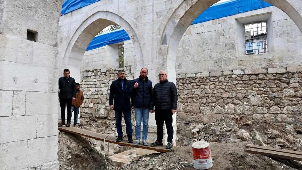 833 yıllık tarihi caminin restorasyonu titizlikle devam ediyor