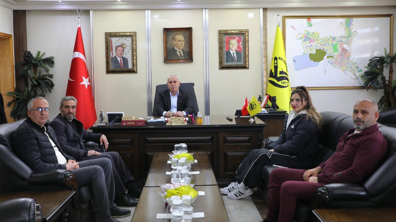 Başkan Memiş, şampiyon boksörü ağırladı