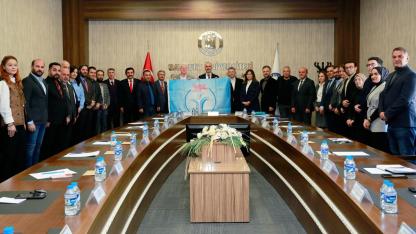 Bayburt Üniversitesi'nde engelsiz başarı: Mavi bayrak göndere çekildi!