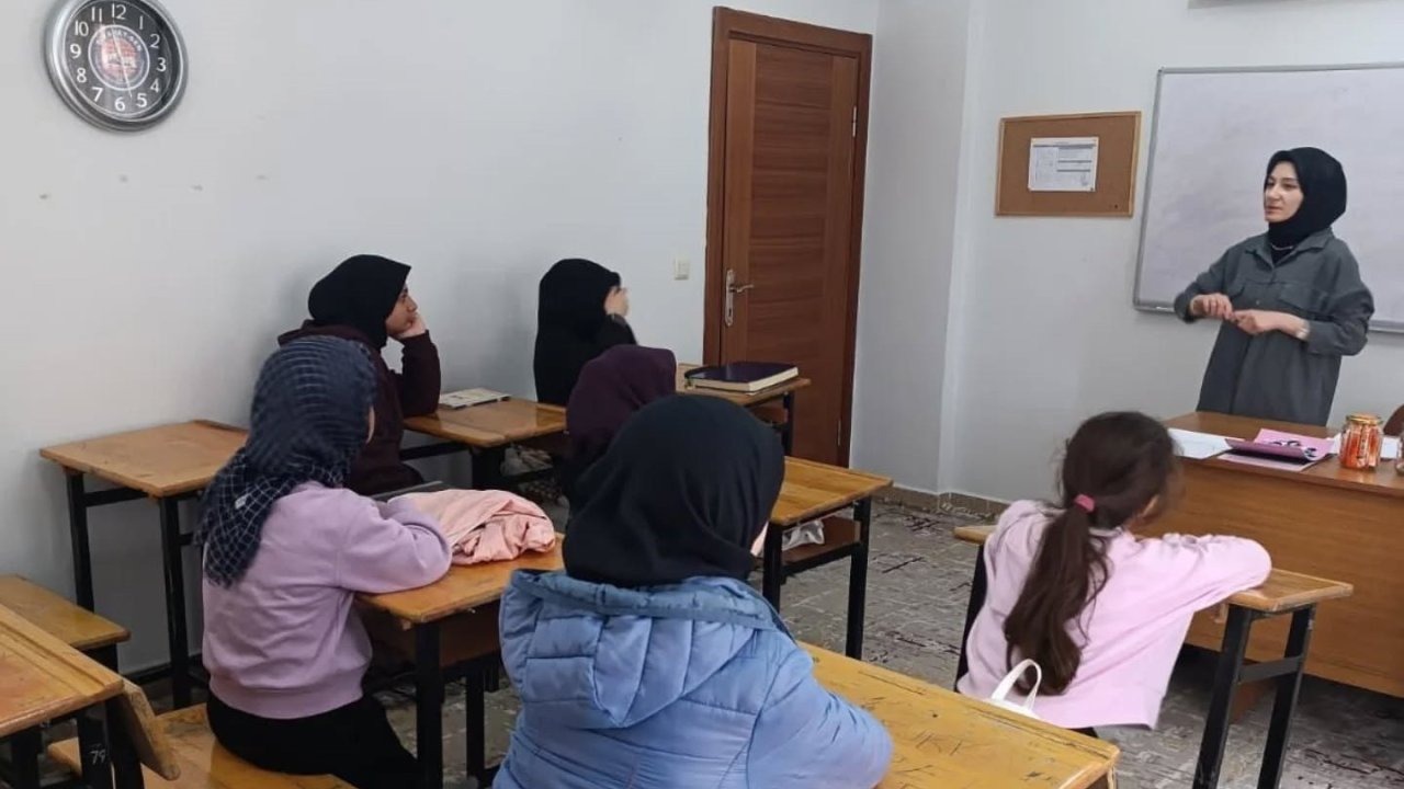 Öğrencilere güzel ahlak anlatıldı