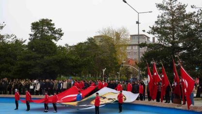 Erzurum’da yağmur 19 Mayıs coşkusuna engel olamadı