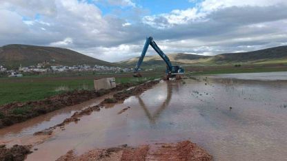 Demirözü’nde debisi yükselen derelerde çalışma başlatıldı