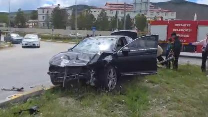 Refahiye’de iki otomobil çarpıştı: 6 yaralı