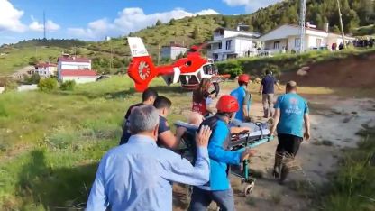Refahiye’de göğüs ağrısı geçiren hasta hava ambulansıyla hastaneye ulaştırıldı