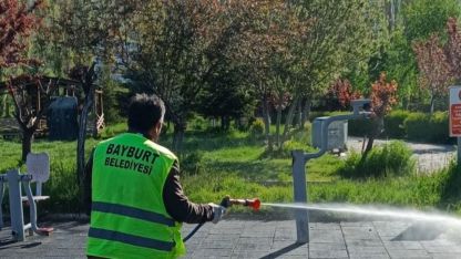 Kene riskine karşı yeşil alanlar ilaçlandı