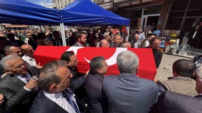 Kalp krizine yenik düşen Vali Yardımcısı Şenol Esmer memleketi Trabzon’da toprağa verildi