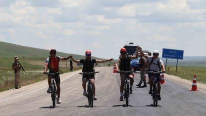 "Terörsüz Türkiye" için 20 km pedal çevirdiler