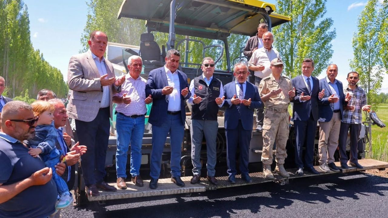 Asfalt sezonu Buğdaylı-Aydıncık-Dikmetaş güzergâhında başladı