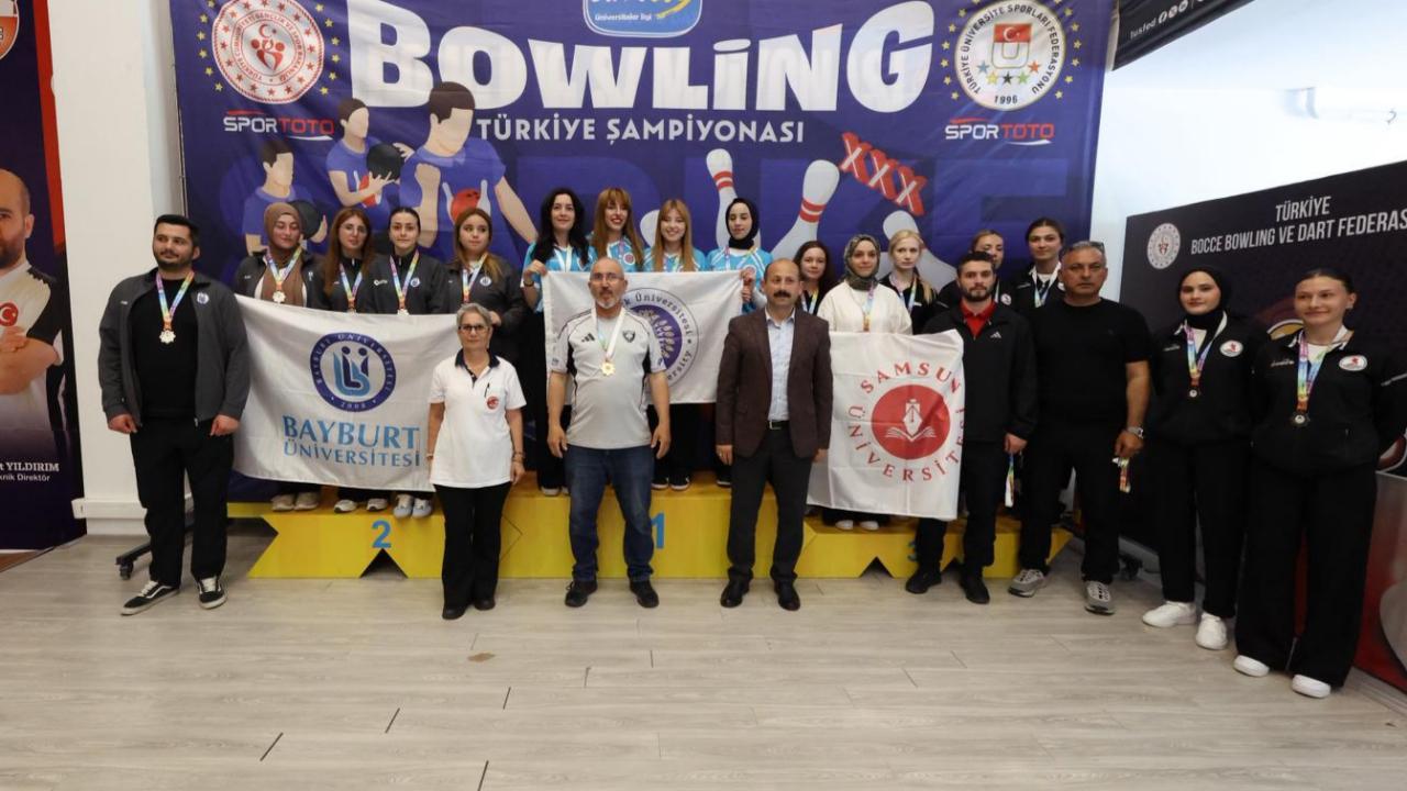Madalyaları silip süpürdüler! Bayburt Üniversitesi bowling şampiyonasına damga vurdu