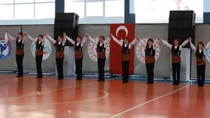 Bayburt folklorunun yıldızları geleceğe göz kırpıyor