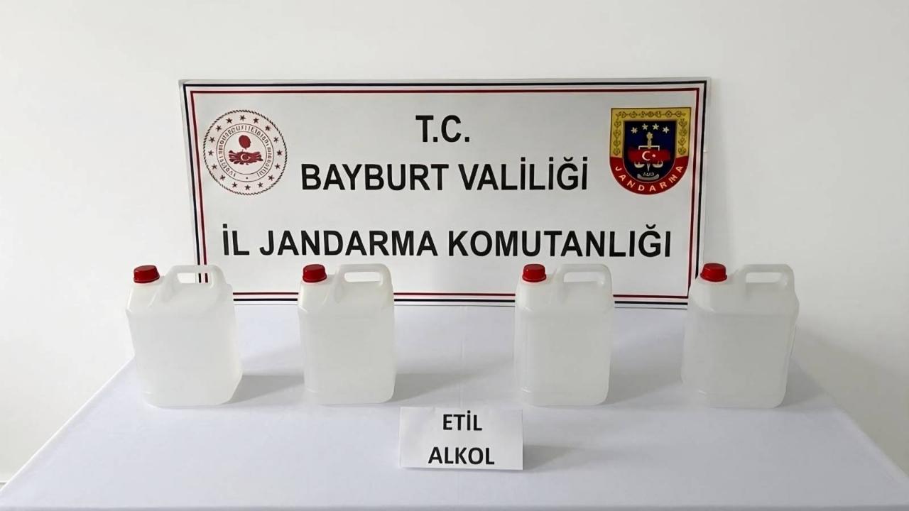 Sahte alkol üretimine jandarma engeli: Kargo kolilerinden etil alkol çıktı!