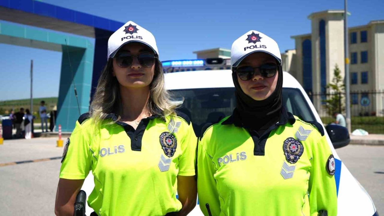 Yanlış sınav merkezine giden öğrencinin yardımına polisler yetişti