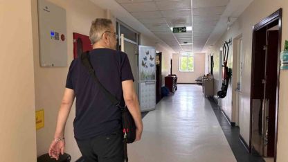 Başhekim yüzde 1 umutla hayata tutundu: Çantasındaki yapay kalple mesaisine başladı