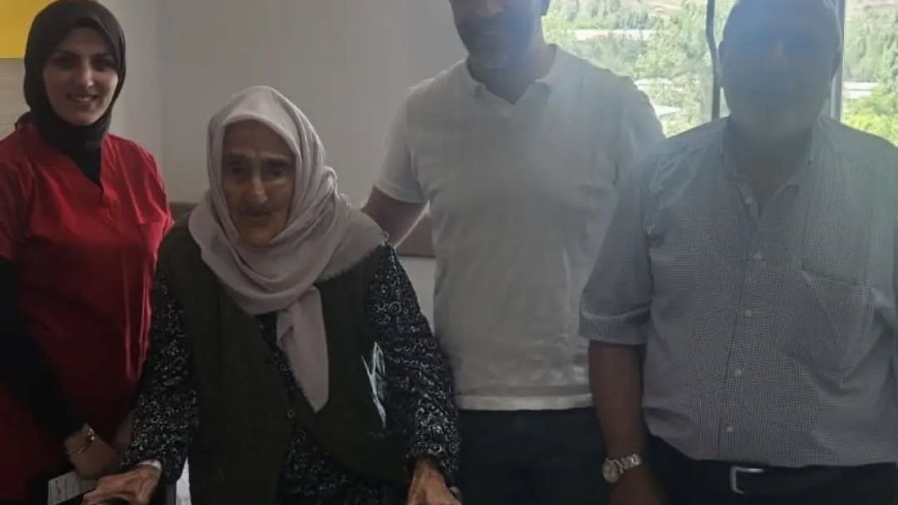 Asırlık çınardan ameliyat sonrası ilk adım!