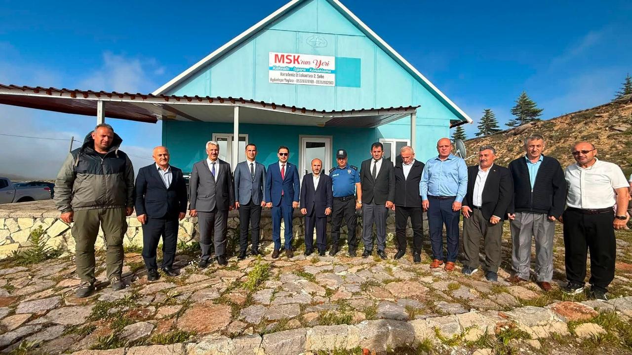 Aydıntepe'de kurum amirleri onuruna veda yemeği: Hizmetleri için teşekkür edildi