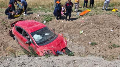 Bayburt’ta otomobil takla attı, 8 kişi yaralandı