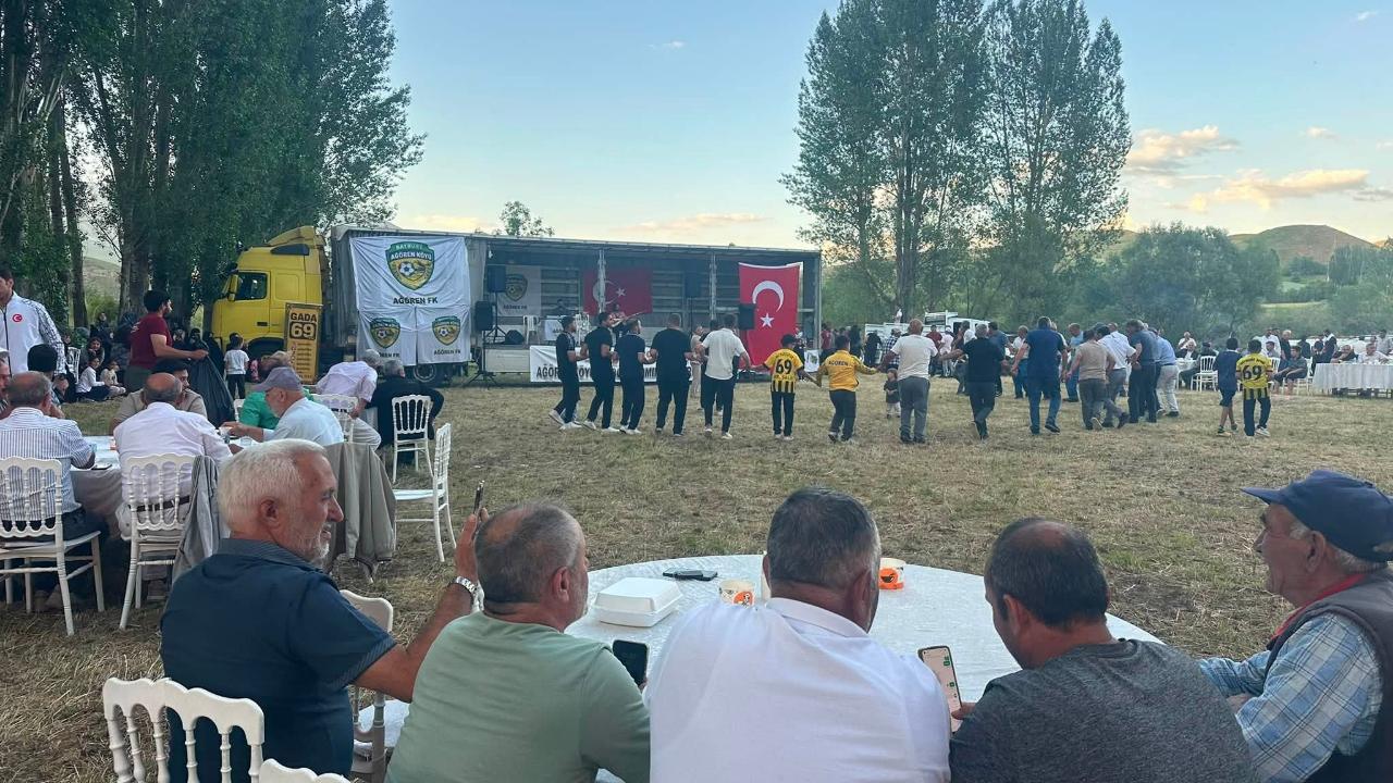 Kupayı kaldıran Ağörenspor zaferini kutladı!
