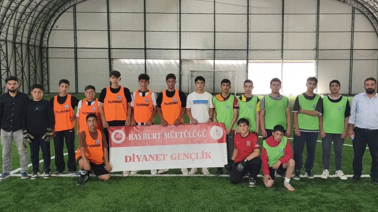 Kur’an kursu öğrencileri futbol turnuvasında buluştu