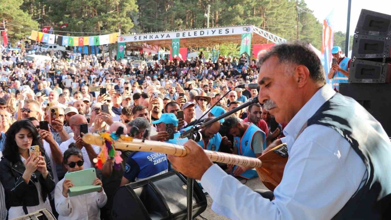 Şenkaya’da Bal Festivali’nde rekor katılım: 20 bin kişi Şirankes’te buluştu