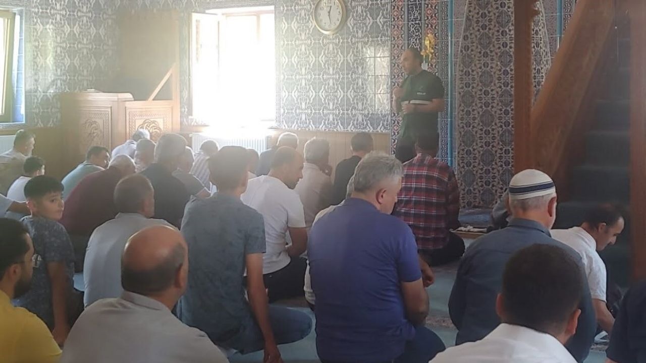 Yeşilay cami cemaatini bilgilendirdi