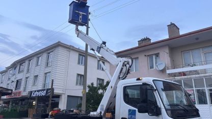 Elektrik direği kıvılcım saçtı: Mahalle sakinleri korku dolu anlar yaşadı