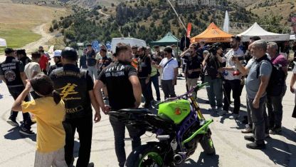 Erzincan’da ‘Ergan Motofest’ akrobasi şovuyla başladı