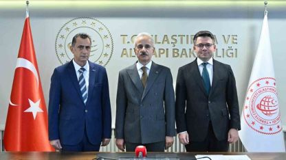 Bakan Uraloğlu: "E5000 lokomotifimiz, Avrupa Birliği Sertifikasyonu olan TSI’ya sahip oldu"