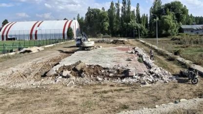 Arpalı’da spor tesisleri yenileniyor