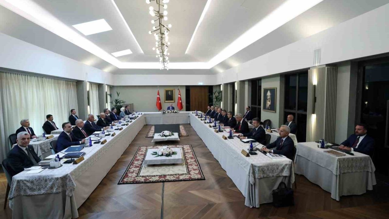Bakan Kacır: "Türk milleti bugün de insanlık değerlerinin sancaktarlığını en kuvvetli şekilde icra ediyor"