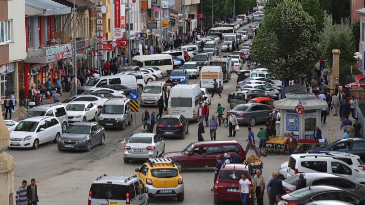 Bayburt’ta araç sayısı 22 bine yaklaştı, trafik çilesi çığ gibi büyüyor!