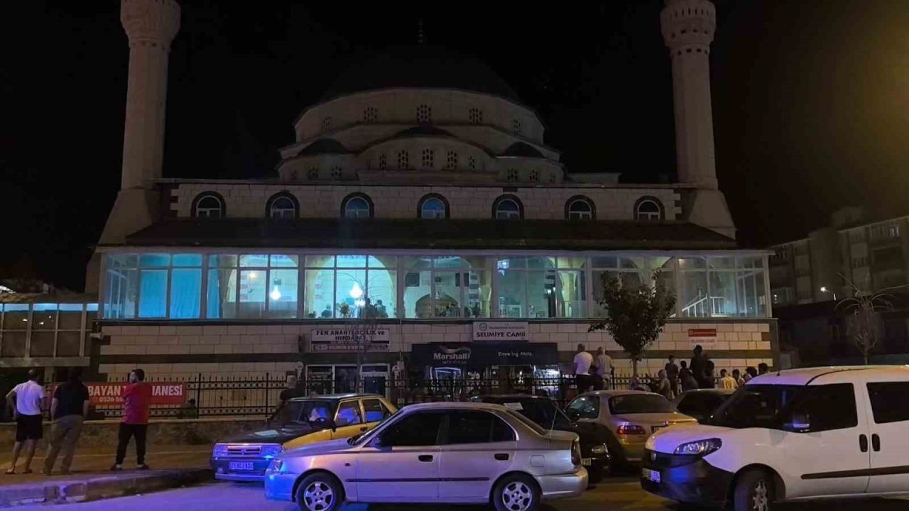 Camide asılı halde bulundu