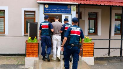 Kardeşinin kimliğiyle kaçmaya çalışan fuhuş firarisi cezaevinde!