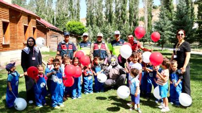 Minik öğrencilere jandarma sürprizi