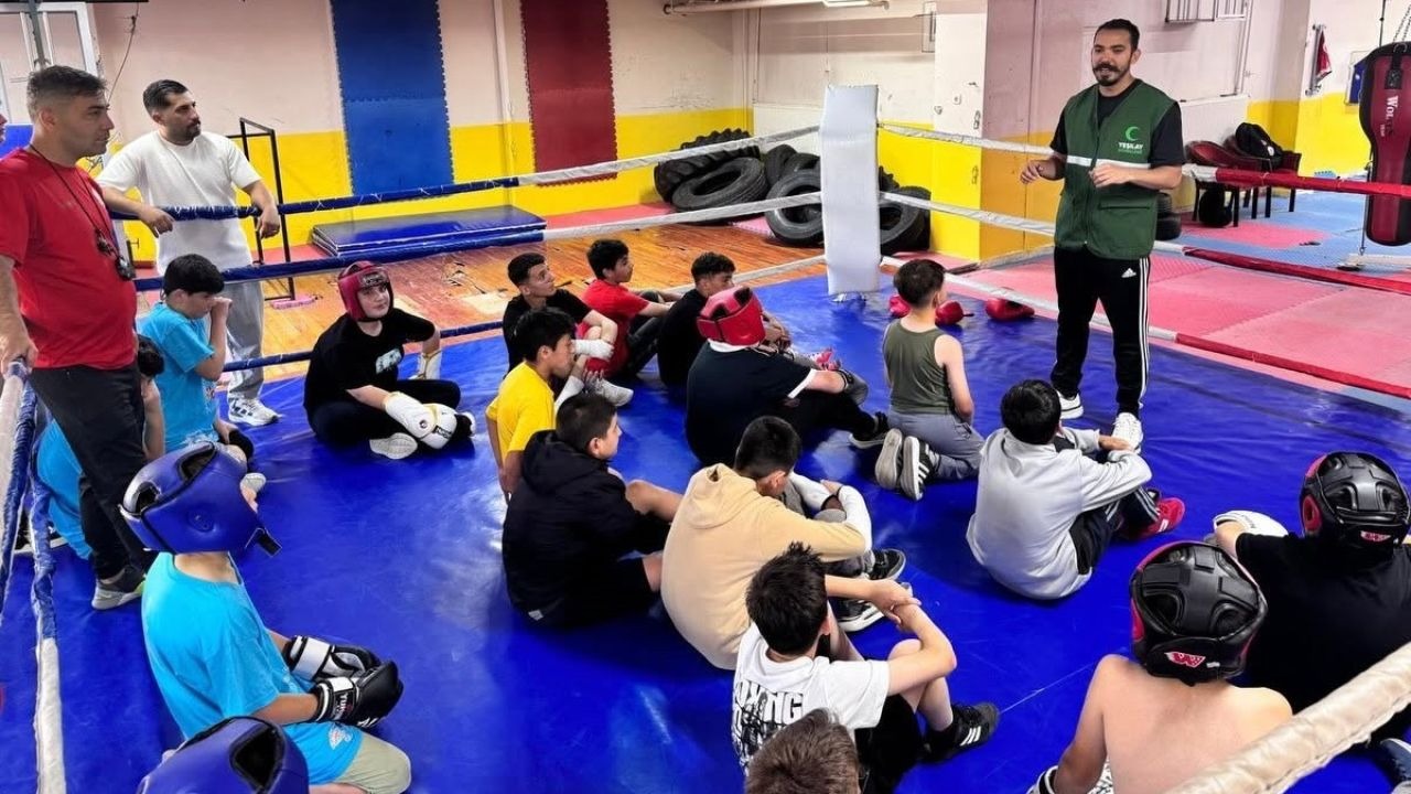 Sporculara bağımlılıkla mücadele eğitimi verildi