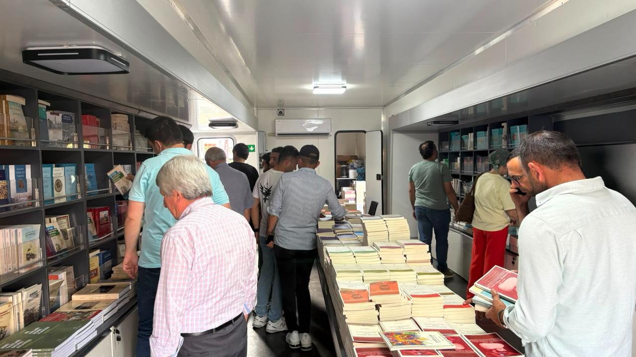 Türk Tarih Kurumu’nun Mobil Kitap Tırı Bayburt'taydı