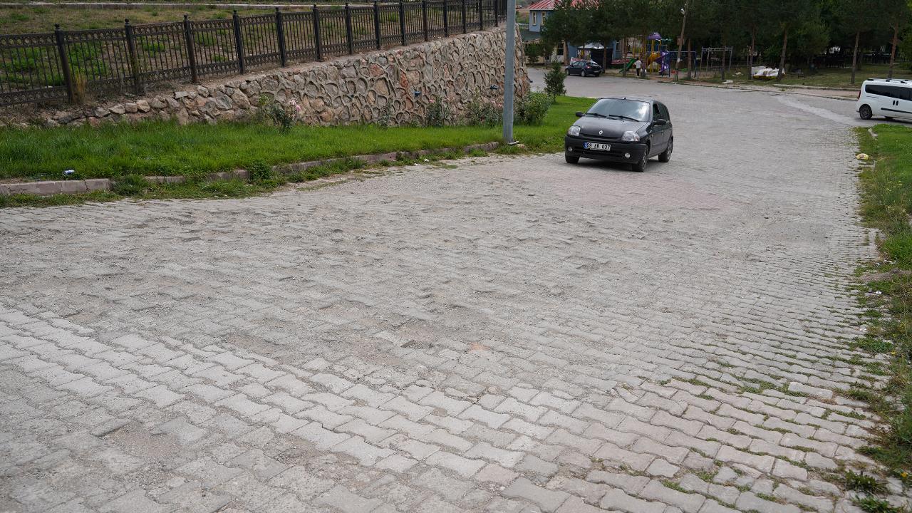 Yeni Şehir Parkı’nın girişi yenilenmeyi bekliyor