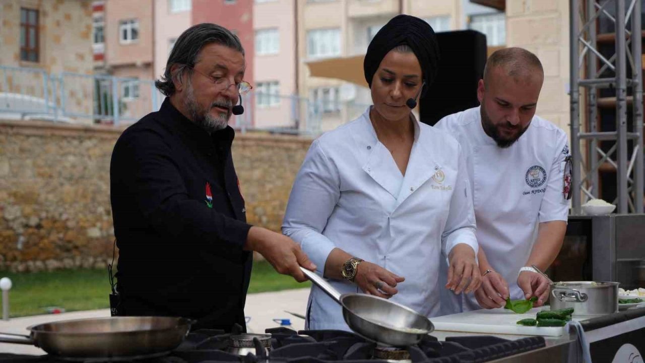 Yöresel lezzetler şeflerin yorumuyla hazırlandı