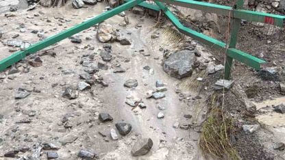 Erzurum Uzundere’de aşırı yağış sel getirdi