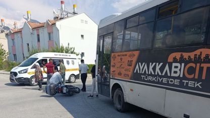 Erzincan’da midibüs ile motosiklet çarpıştı: 1 yaralı