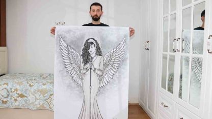 Kömür çuvalından seçtiği parçalarla Bergen’in portresini çizdi