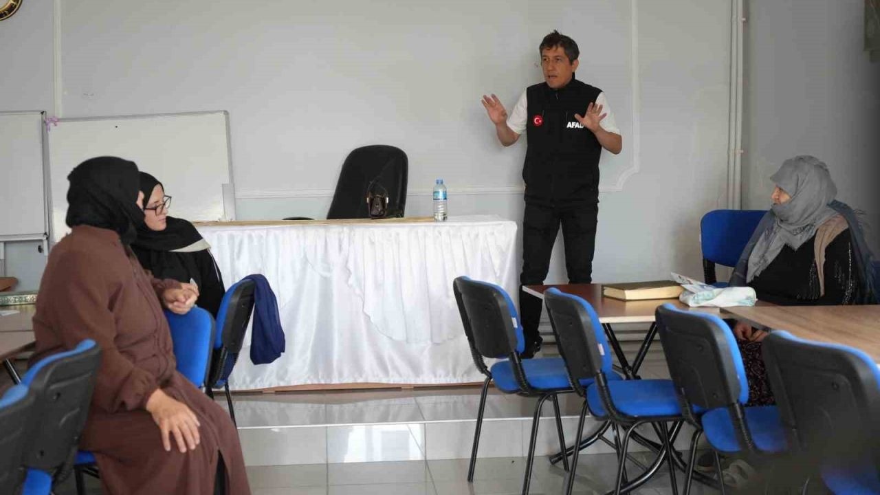 AFAD ekipleri köy köy geziyor