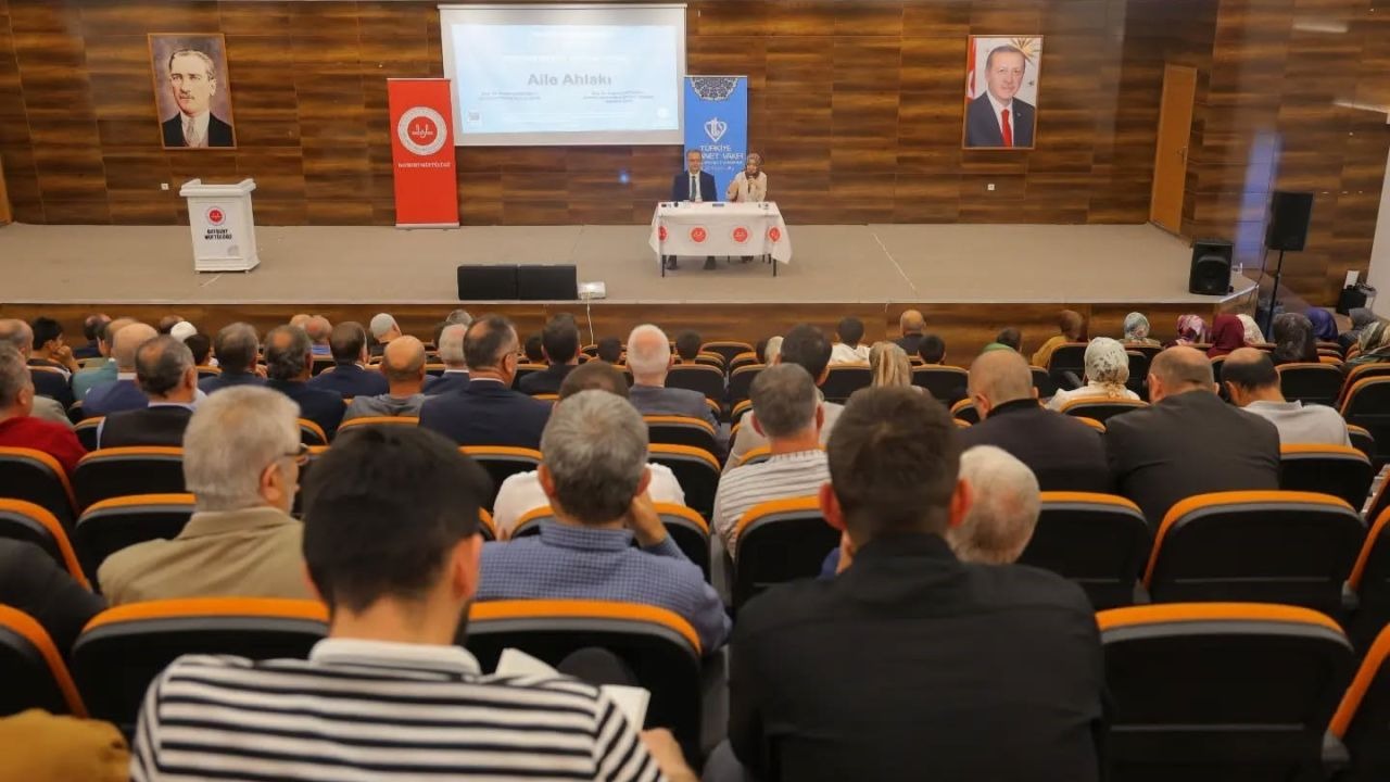 Aile ahlakının temel değerleri  konferansta anlatıldı